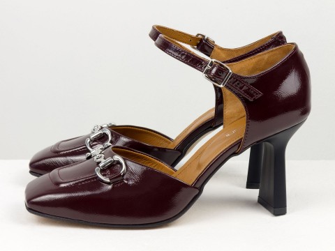 Дизайнерские бордовые лаковые  босоножки на стильном каблуке из натуральной итальянской кожи с серебряной фурнитурой, С-2211-21